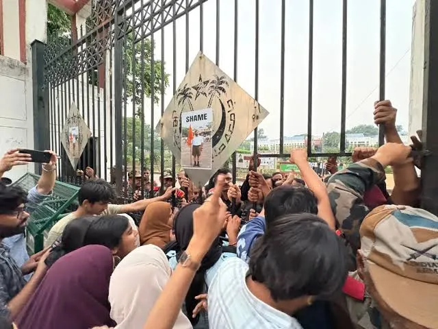A crowd at a university gate