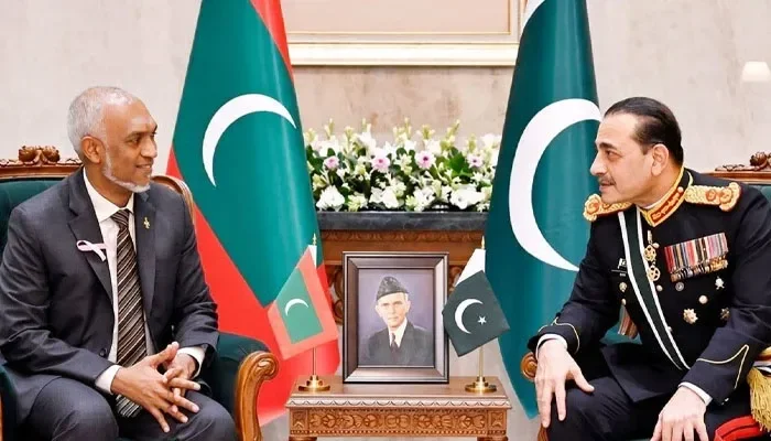 Maldives President Mohamed Muizzu with Pakistan army chief Field Marshal Asim Munir in Islamabad