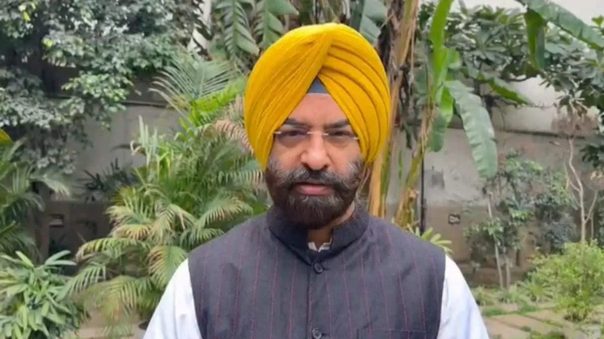 Delhi Environment Minister Manjinder Singh Sirsa in a yellow turban