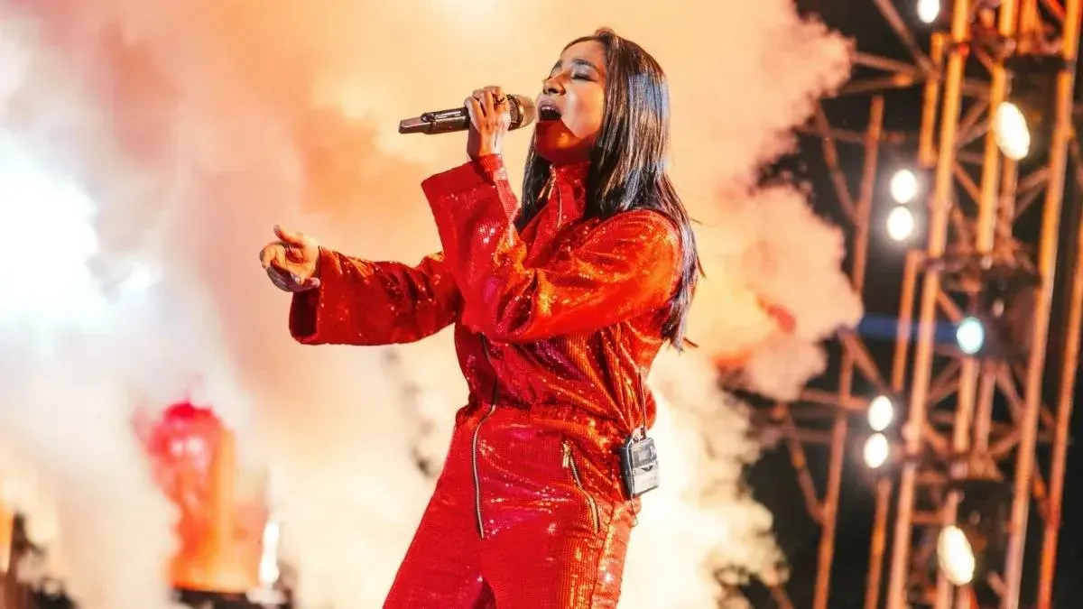 Shilpa Rao performing on stage.