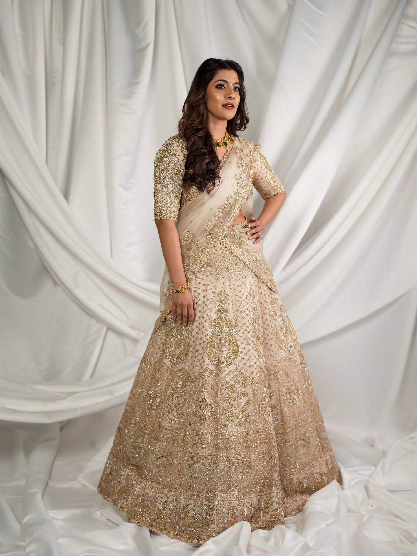 Varalaxmi Sarathkumars Charming Look In Cream And Gold