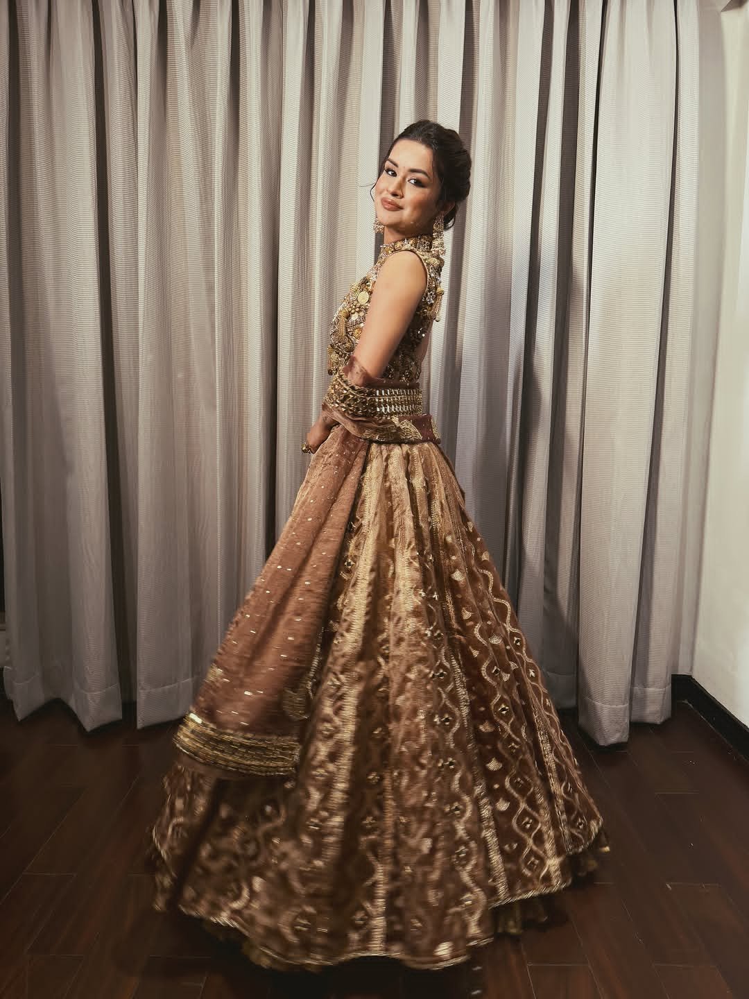 Avneet Kaurs Regal Look In A Brown Golden Lehenga